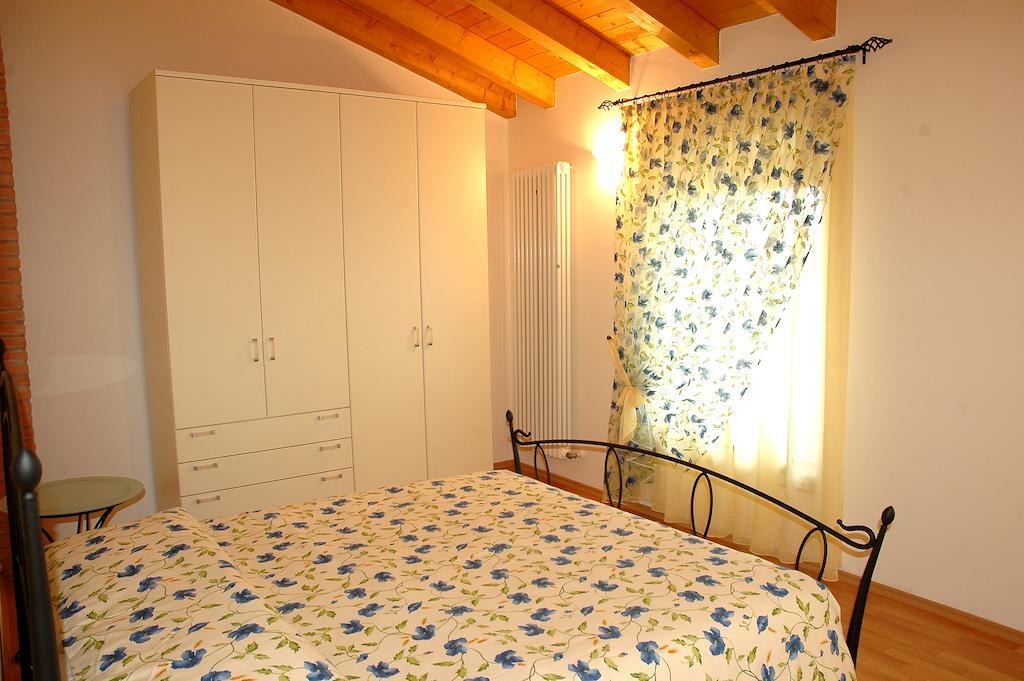 Agriturismo Al Tralcio فاليجيو سول مينشيو الغرفة الصورة